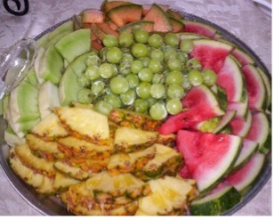 Example of fruits served in platter
