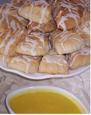 Example of cream scones with lemon curd